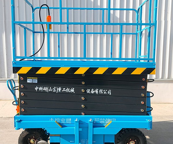 二连浩特自行走升降机